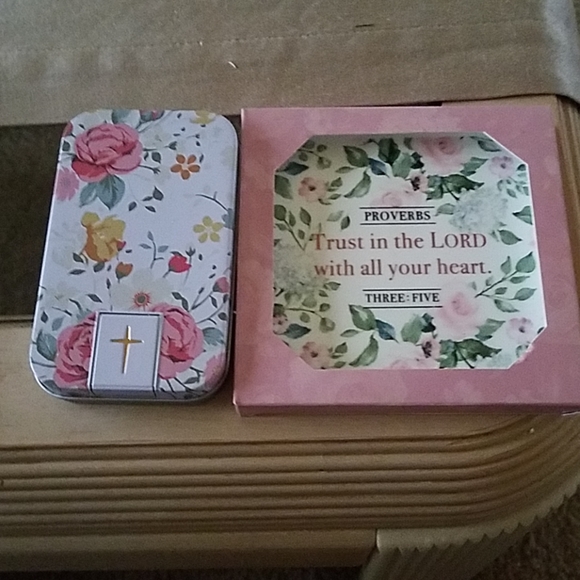 Christian Art Accessories - Bundle of Christian Art Key Ring & Trinket Tray